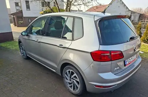 VOLKSWAGEN Golf Sportsvan 