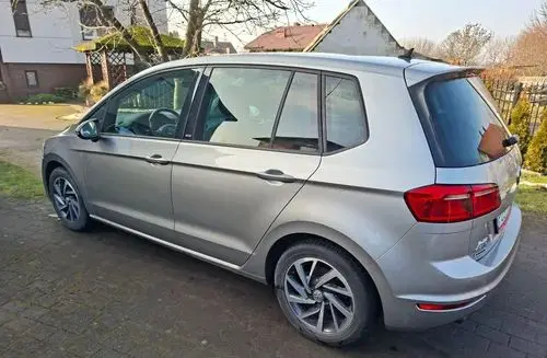 VOLKSWAGEN Golf Sportsvan 