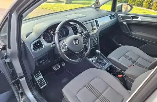 VOLKSWAGEN Golf Sportsvan 
