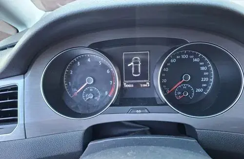 VOLKSWAGEN Golf Sportsvan 