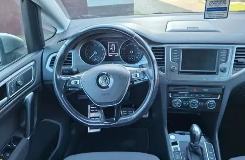 VOLKSWAGEN Golf Sportsvan 