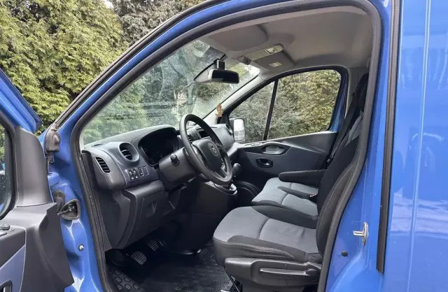OPEL Vivaro 