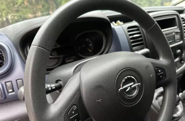 OPEL Vivaro 