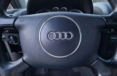 AUDI A2 