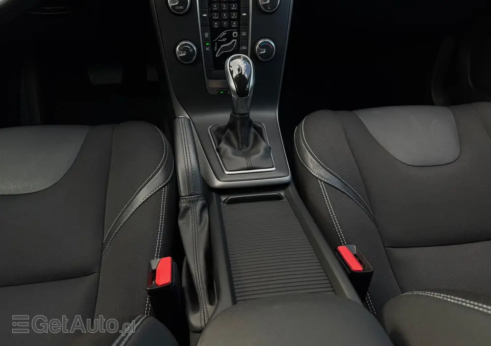VOLVO V40 T4 Powershift R Design
