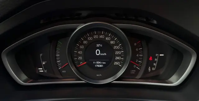 VOLVO V40 T4 Powershift R Design