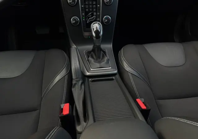 VOLVO V40 T4 Powershift R Design