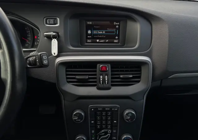 VOLVO V40 T4 Powershift R Design