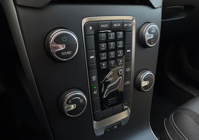 VOLVO V40 T4 Powershift R Design