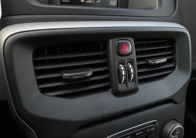 VOLVO V40 T4 Powershift R Design