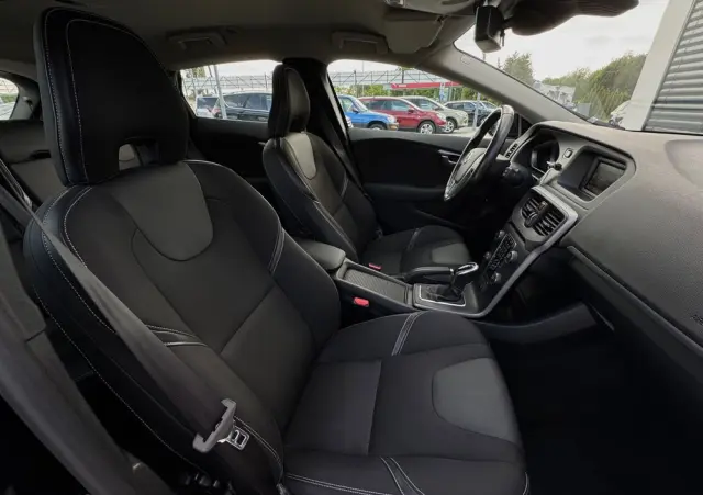 VOLVO V40 T4 Powershift R Design