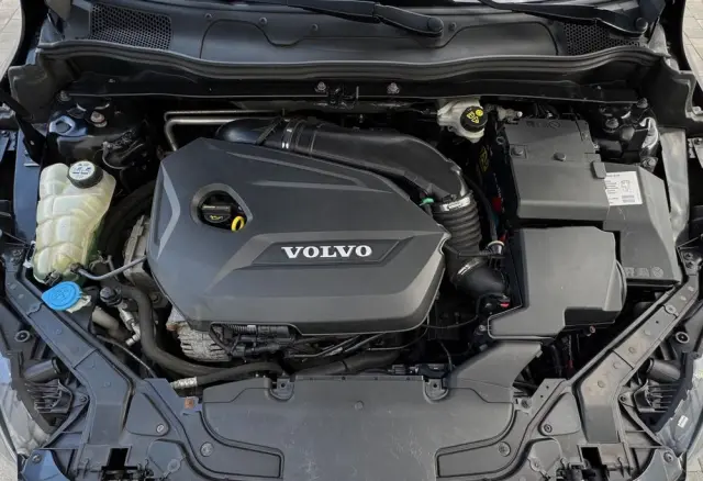 VOLVO V40 T4 Powershift R Design