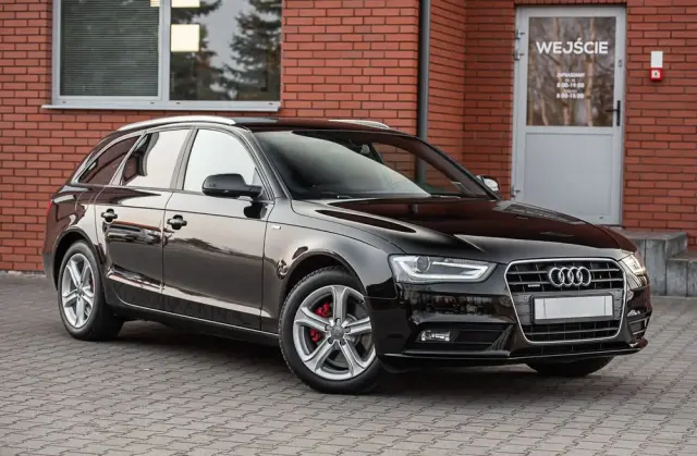 AUDI A4 Avant 2.0 TDI ultra S tronic sport