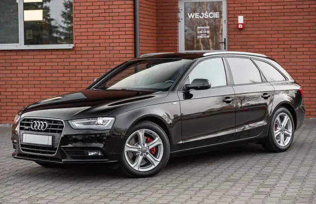 AUDI A4 Avant 2.0 TDI ultra S tronic sport
