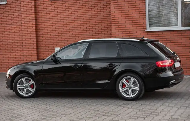 AUDI A4 Avant 2.0 TDI ultra S tronic sport