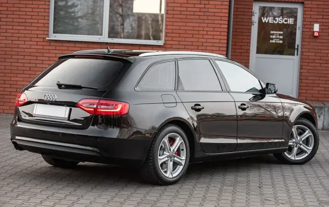 AUDI A4 Avant 2.0 TDI ultra S tronic sport