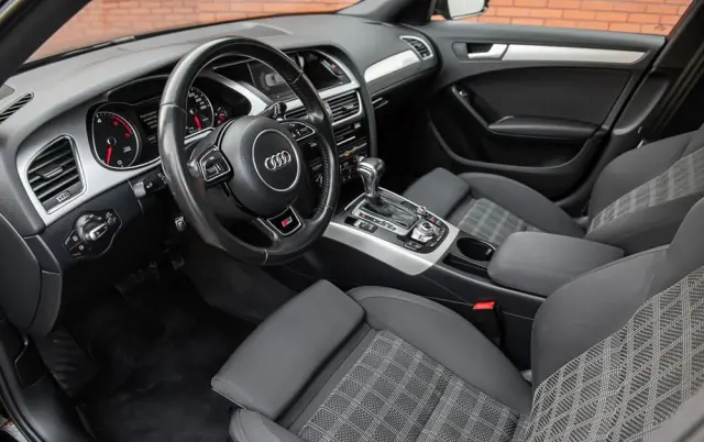 AUDI A4 Avant 2.0 TDI ultra S tronic sport