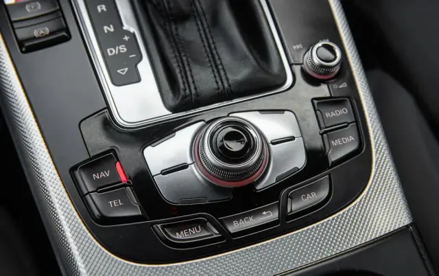 AUDI A4 Avant 2.0 TDI ultra S tronic sport