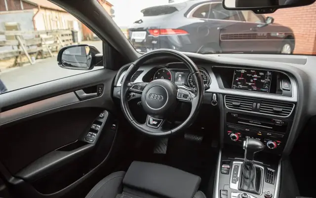 AUDI A4 Avant 2.0 TDI ultra S tronic sport