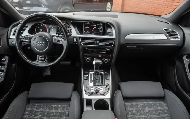 AUDI A4 Avant 2.0 TDI ultra S tronic sport