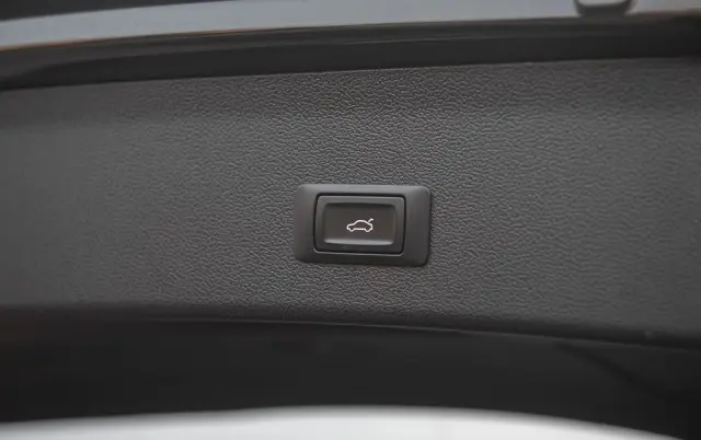 AUDI A4 Avant 2.0 TDI ultra S tronic sport