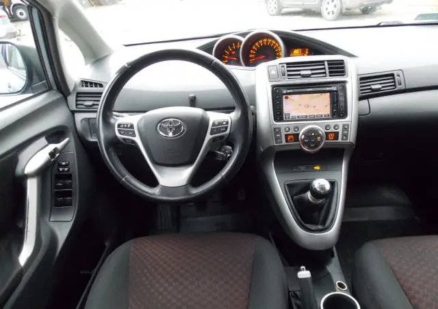 TOYOTA Verso 2.0 D-4D Sol plus