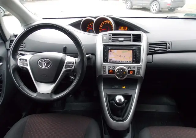 TOYOTA Verso 2.0 D-4D Sol plus