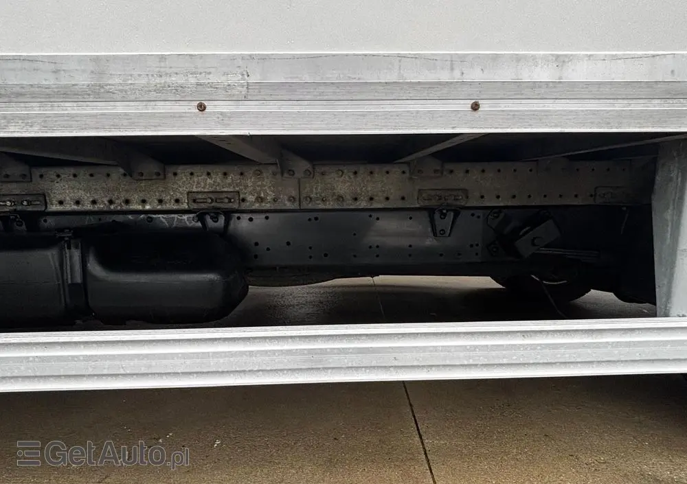 IVECO Daily 35C14 Kontener 8 Palet z windą 