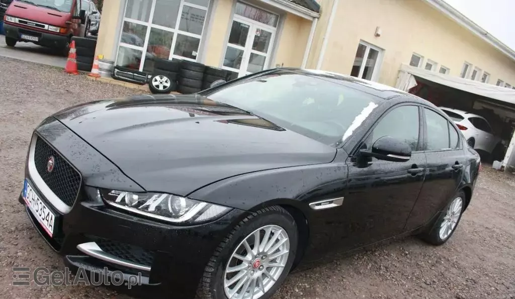 JAGUAR XE 
