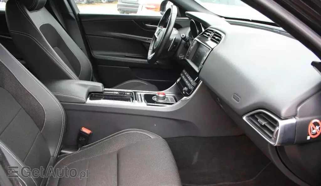 JAGUAR XE 