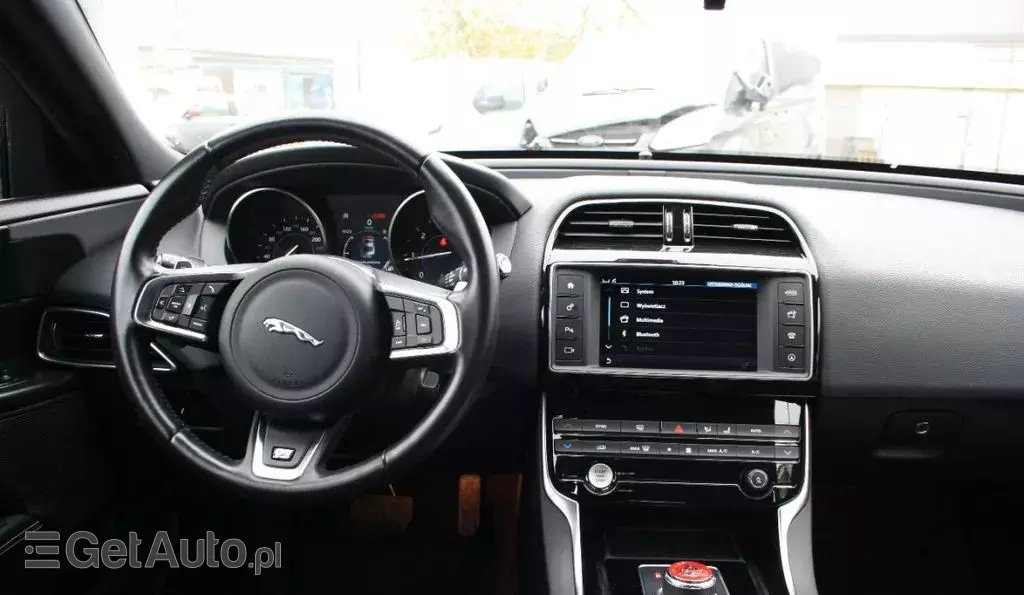 JAGUAR XE 