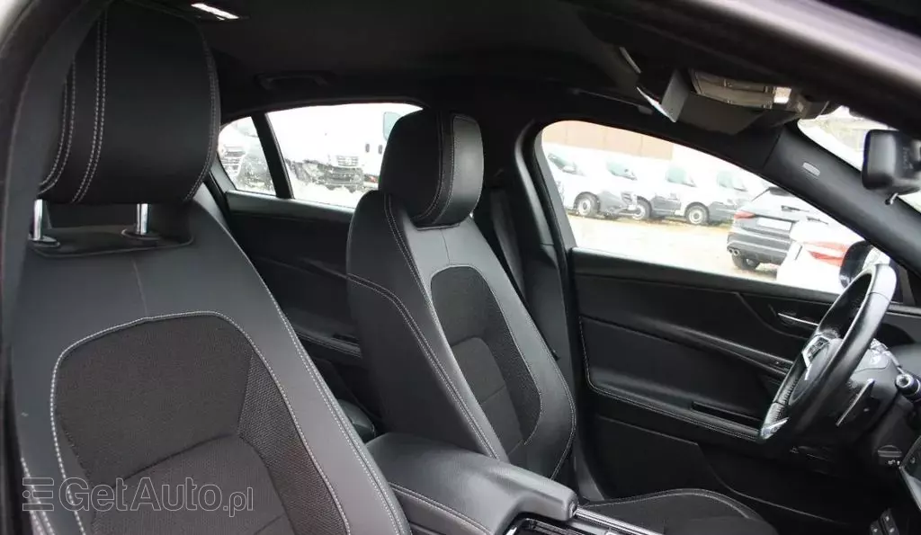 JAGUAR XE 