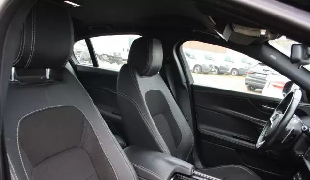 JAGUAR XE 