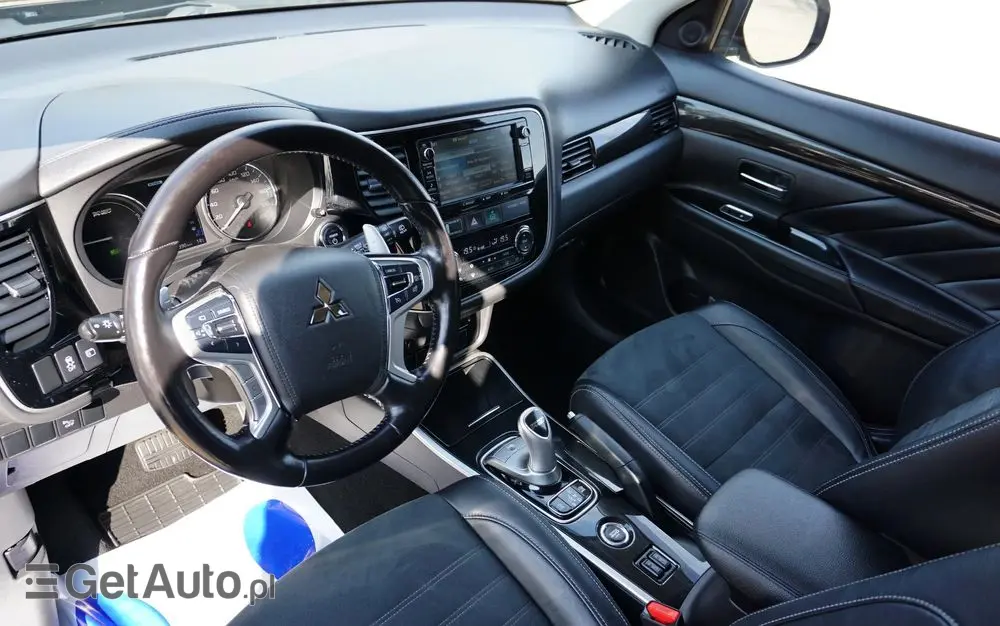 MITSUBISHI Outlander 2.0 4WD Plus