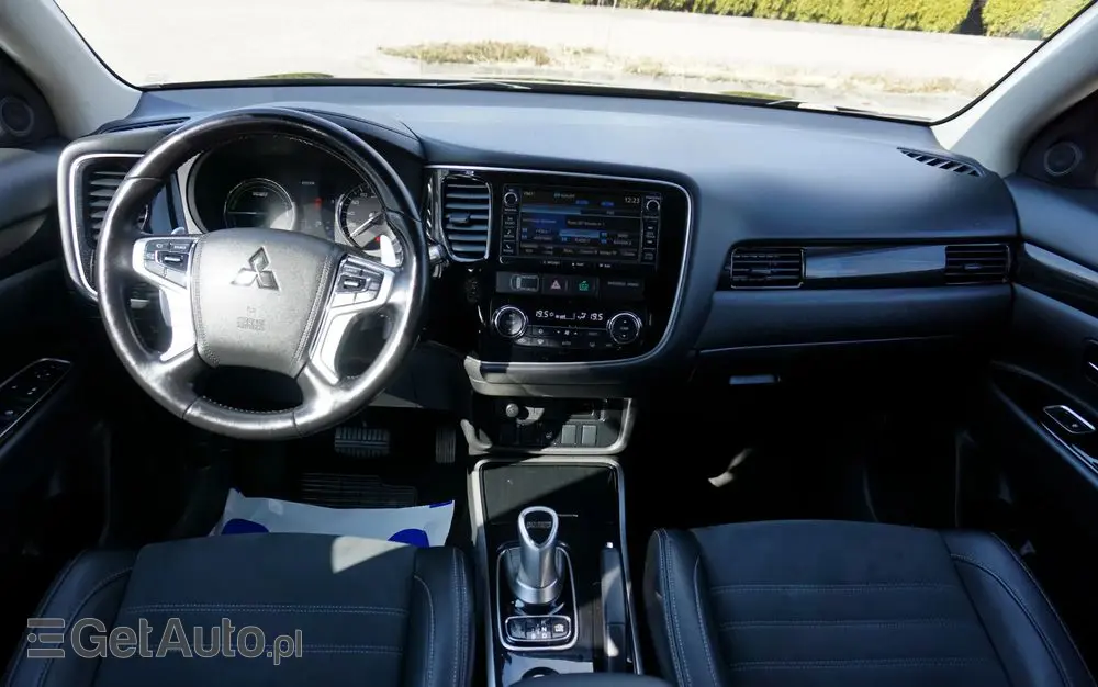 MITSUBISHI Outlander 2.0 4WD Plus