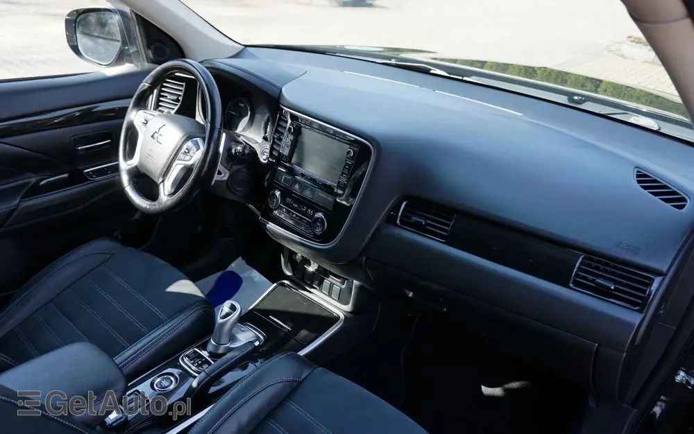 MITSUBISHI Outlander 2.0 4WD Plus