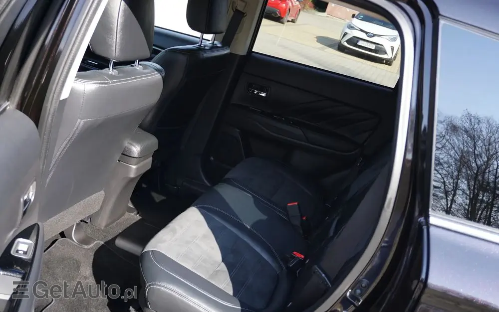 MITSUBISHI Outlander 2.0 4WD Plus