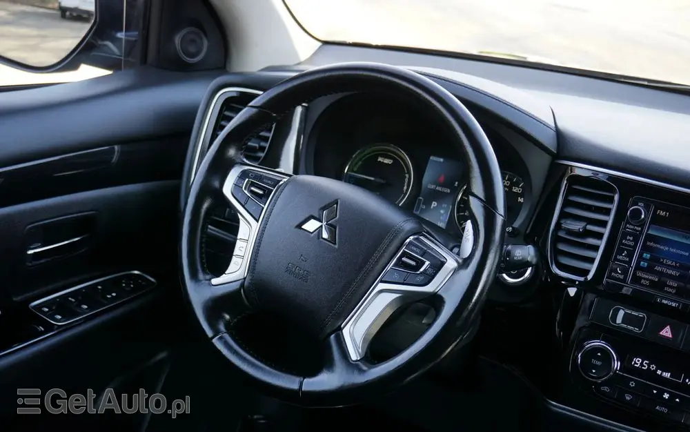 MITSUBISHI Outlander 2.0 4WD Plus