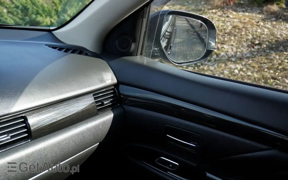 MITSUBISHI Outlander 2.0 4WD Plus