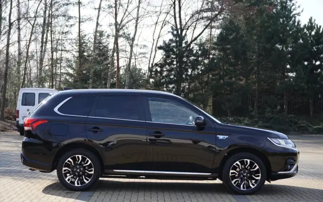 MITSUBISHI Outlander 2.0 4WD Plus