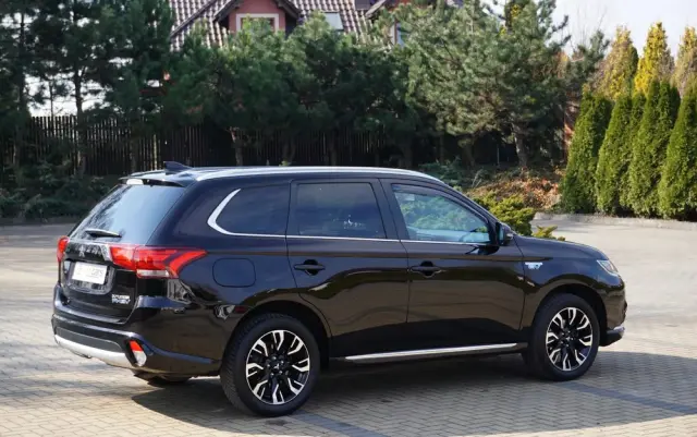 MITSUBISHI Outlander 2.0 4WD Plus