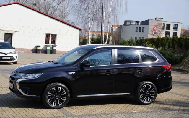 MITSUBISHI Outlander 2.0 4WD Plus