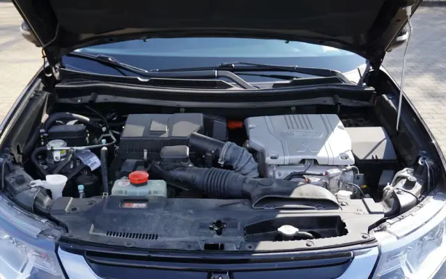 MITSUBISHI Outlander 2.0 4WD Plus