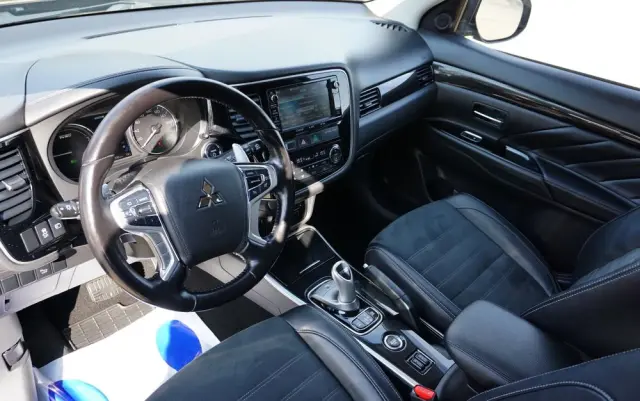 MITSUBISHI Outlander 2.0 4WD Plus