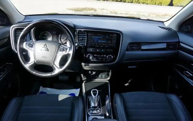 MITSUBISHI Outlander 2.0 4WD Plus