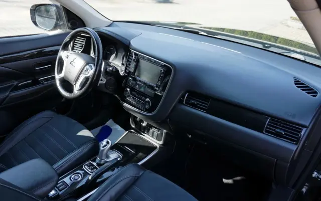 MITSUBISHI Outlander 2.0 4WD Plus