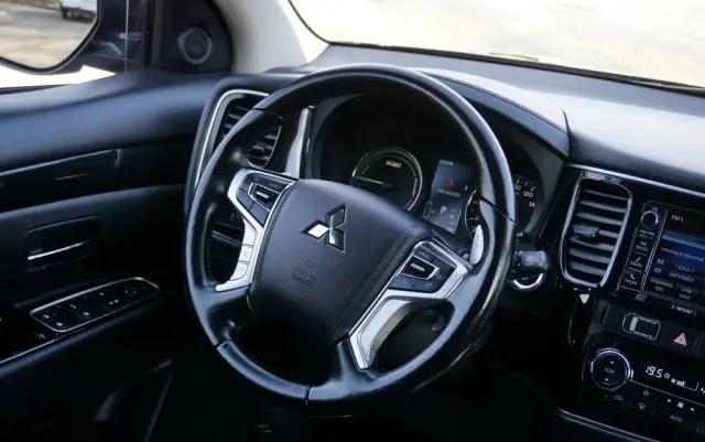 MITSUBISHI Outlander 2.0 4WD Plus