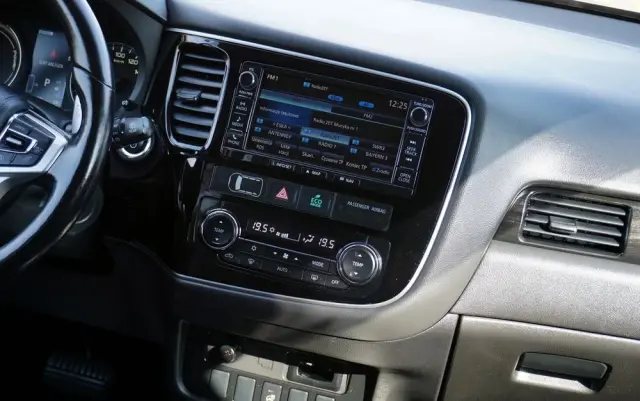 MITSUBISHI Outlander 2.0 4WD Plus