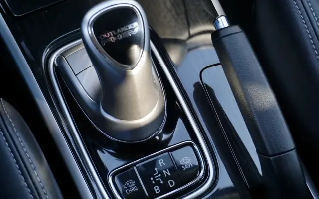 MITSUBISHI Outlander 2.0 4WD Plus