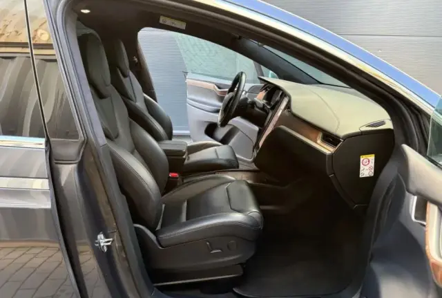 TESLA Model X 100D Allradantrieb